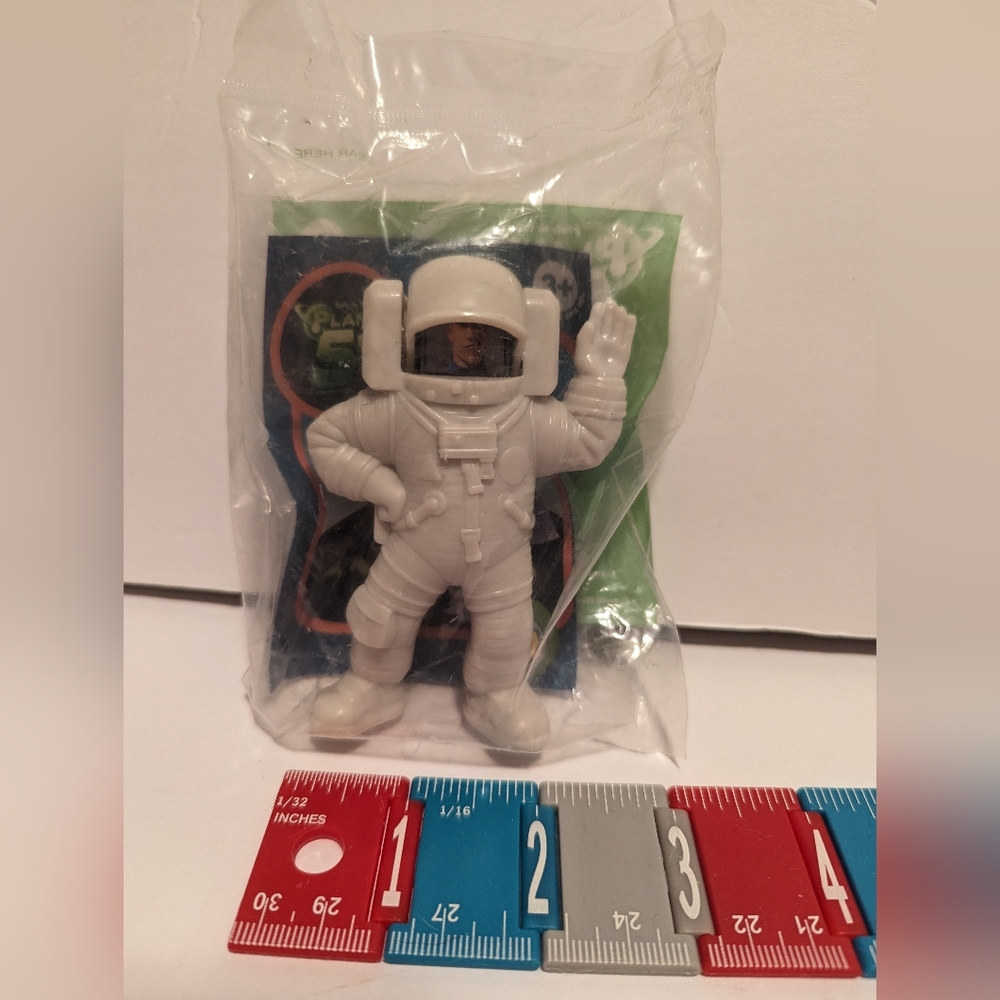 Planet 51 Chuck Full of Faces Burger King Toy 2009